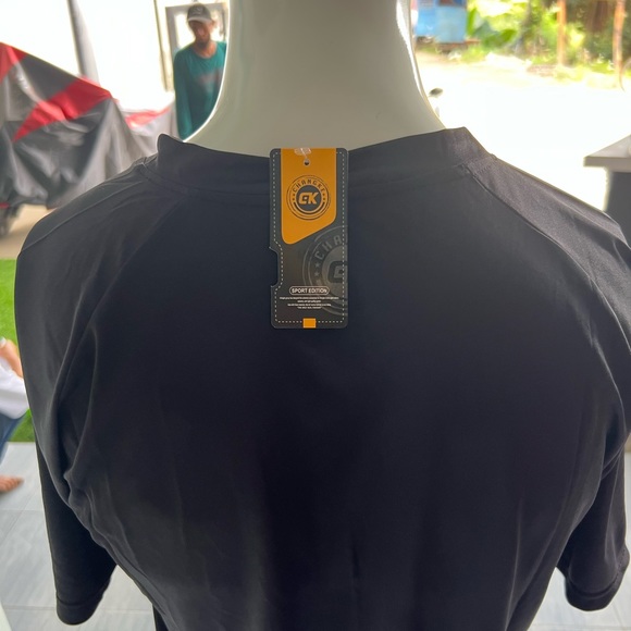 T-Shirt - Picture 11 of 16